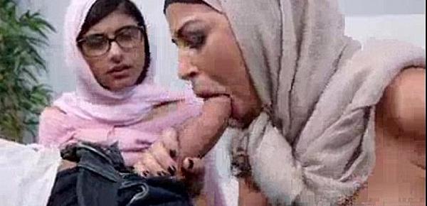  Mia Khalifa vs Her Mom